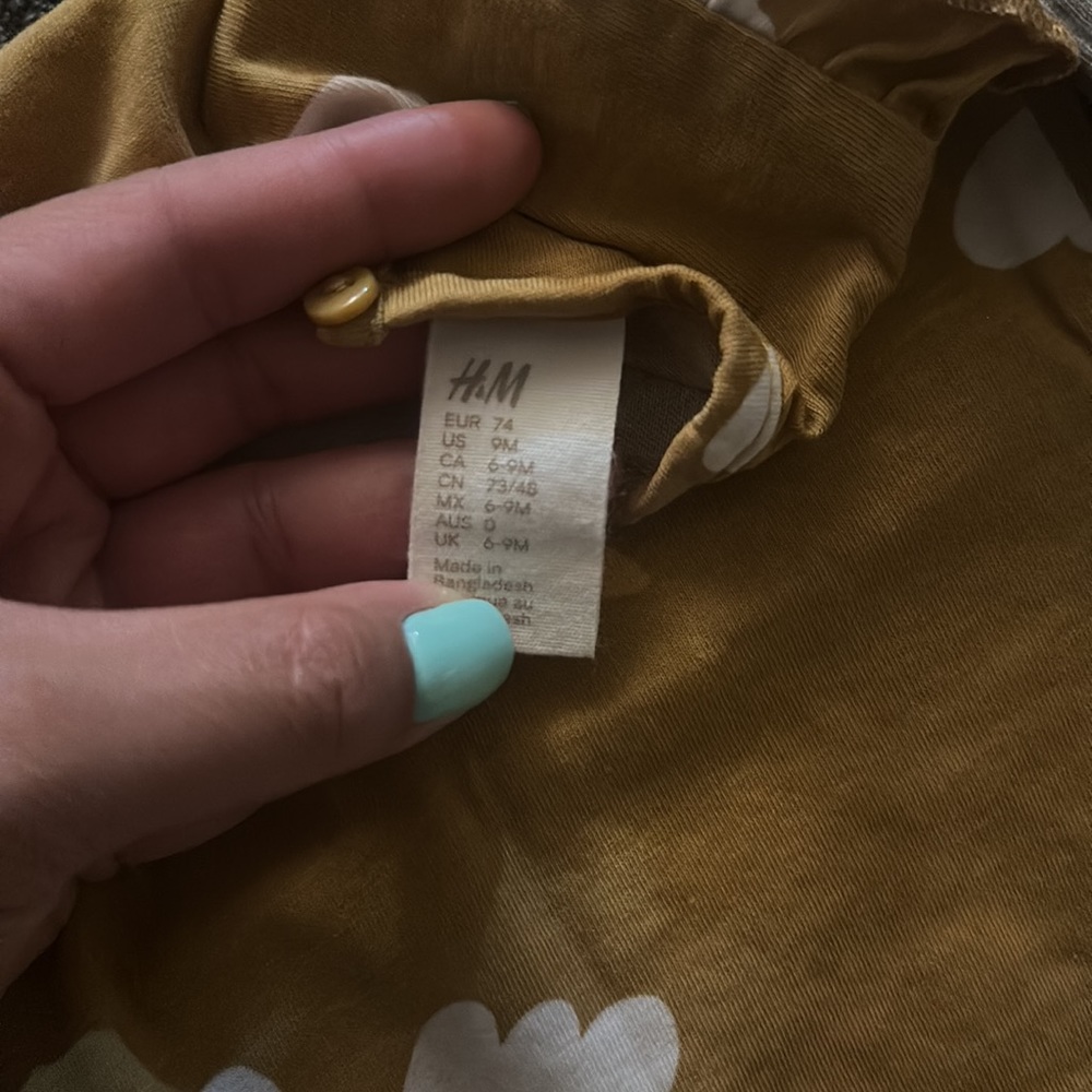 Two H&M long sleeves - Picture 2 of 3